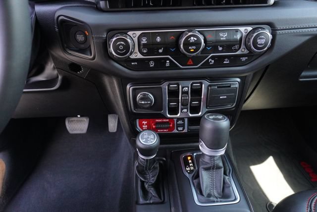 Used 2024 Jeep Wrangler Unlimited Rubicon AWD/4WD image 46