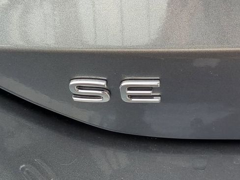 New 2026 Volkswagen Tiguan SE image 11