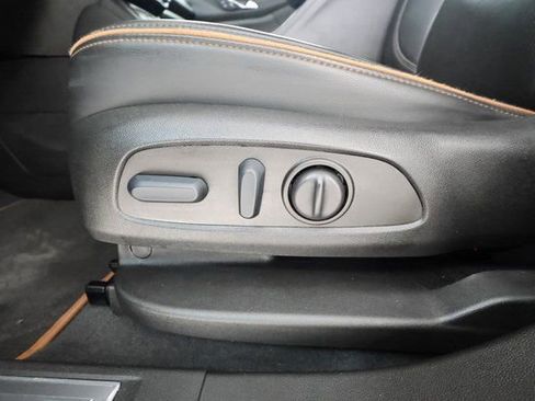 Used 2023 GMC Acadia AT4 w/ Technology Package image 9