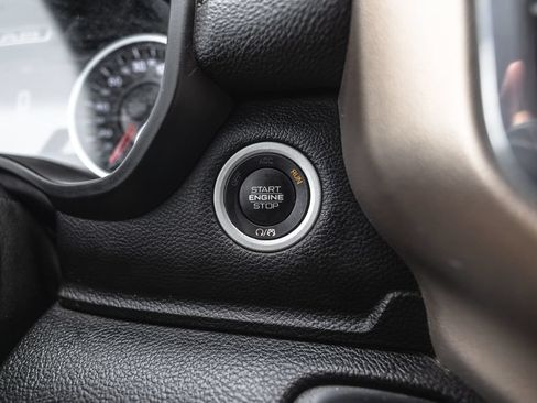 Used 2019 RAM 1500 Laramie AWD/4WD image 17