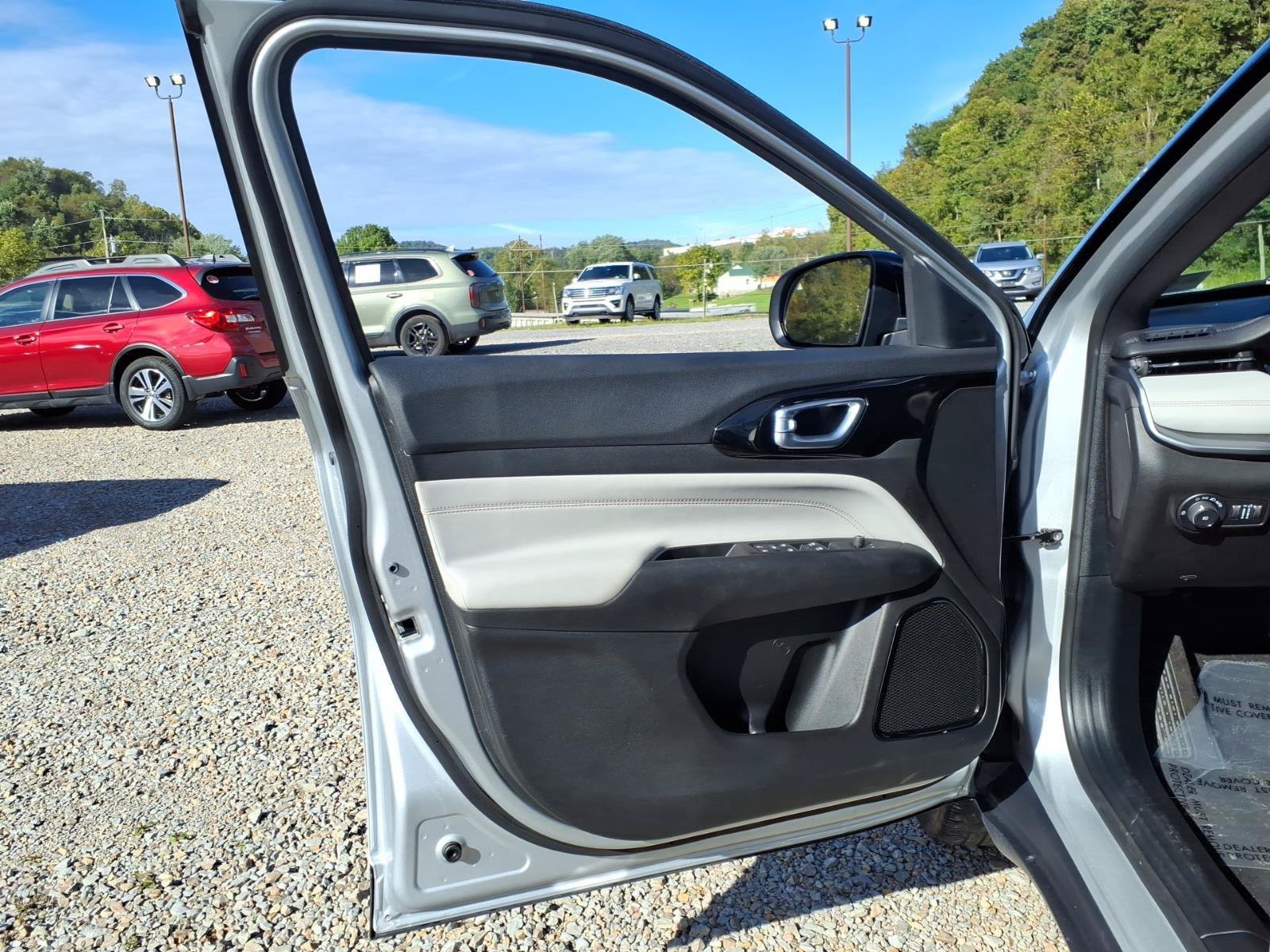 Used 2024 Jeep Compass Limited AWD/4WD image 13