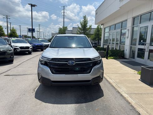 Used 2025 Subaru Forester Touring AWD/4WD image 8