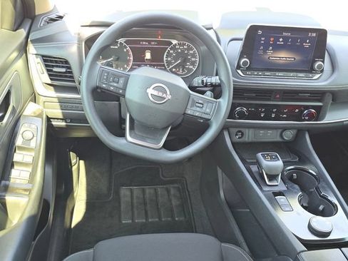 Used 2025 Nissan Rogue S AWD/4WD image 11