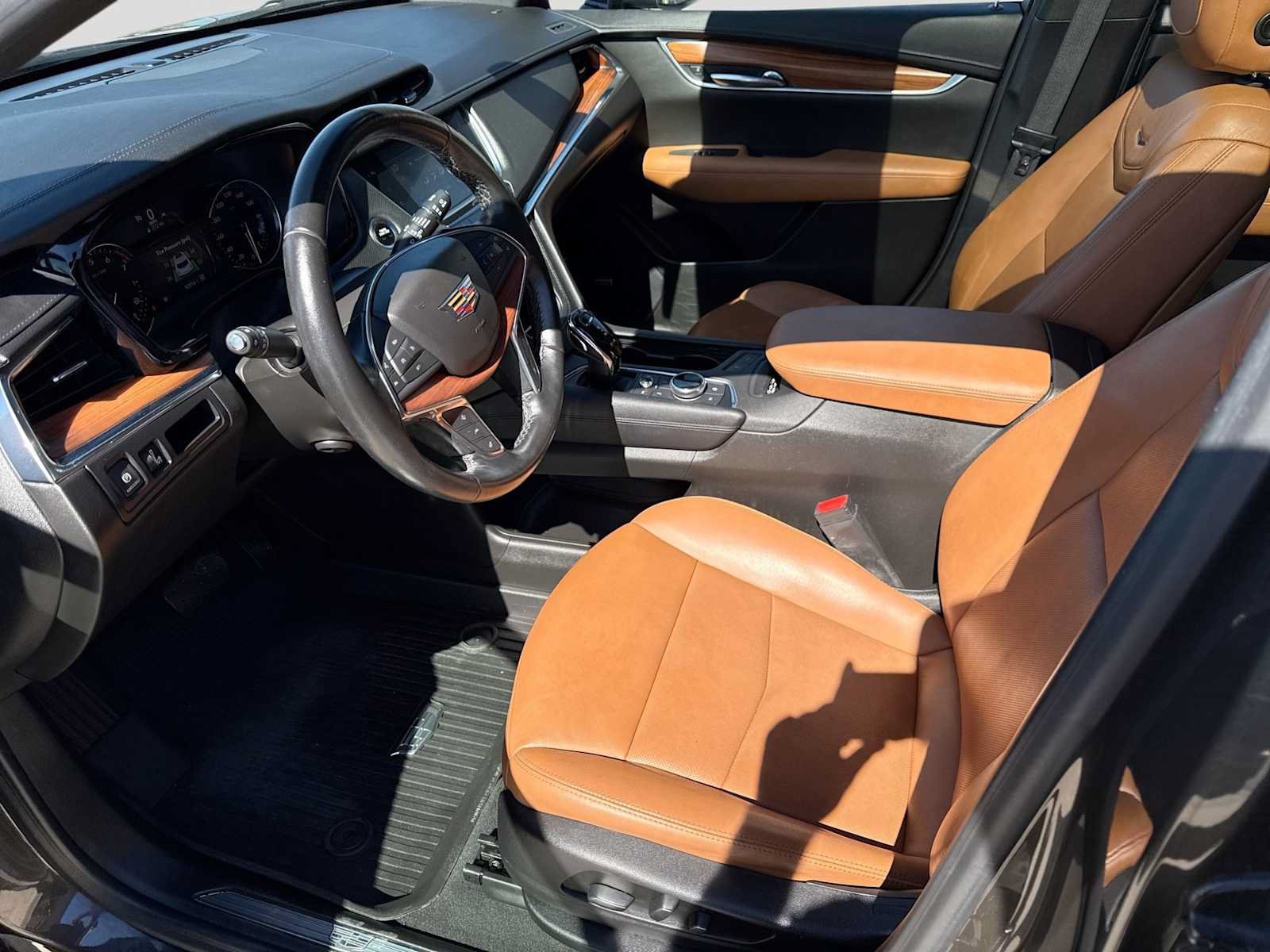 Used 2020 Cadillac XT5 Premium Luxury w/ LPO, Floor Liner Package AWD/4WD image 15