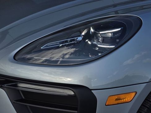 Used 2025 Porsche Macan image 11