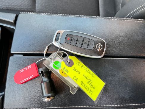 Used 2025 Nissan Rogue SV image 22