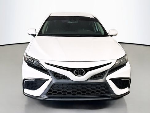 Used 2022 Toyota Camry SE w/ Convenience Package FWD image 2