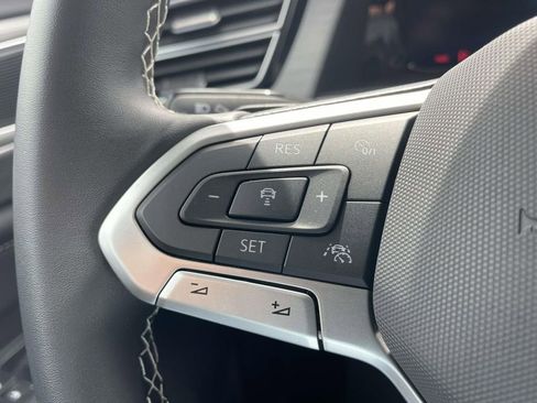 Used 2025 Volkswagen Atlas Cross Sport SE image 21