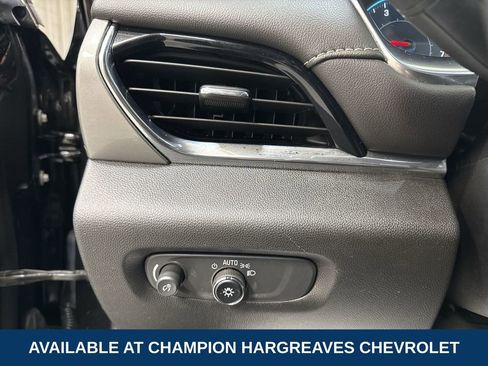 Certified 2023 Chevrolet Traverse LT w/ Rear Camera Mirror Package image 23