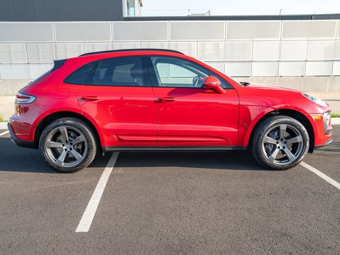 Certified 2022 Porsche Macan AWD/4WD image 8