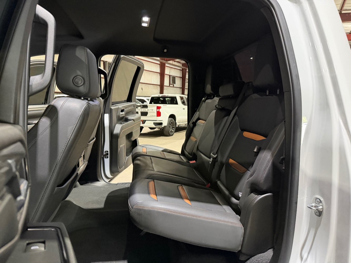 Used 2024 GMC Sierra 2500 AT4 w/ AT4 Preferred Package AWD/4WD image 17