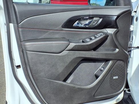 Used 2023 Chevrolet Traverse RS image 30