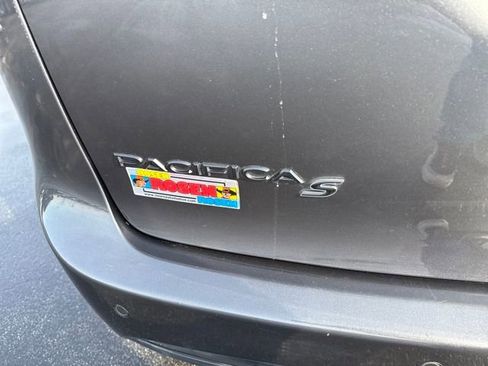 Used 2018 Chrysler Pacifica Touring-L w/ Premium Audio Group image 43