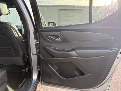 Used 2023 Chevrolet Traverse High Country image 34