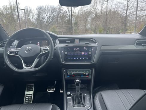 Certified 2023 Volkswagen Tiguan SE R-Line image 27