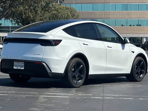 Used 2026 Tesla Model Y Long Range AWD/4WD image 4