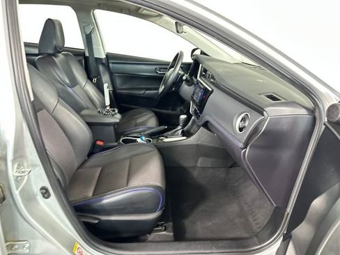 Used 2018 Toyota Corolla SE w/ SE Premium Package image 28