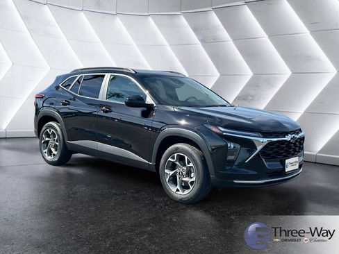 New 2026 Chevrolet Trax LT w/ Driver Confidence Package FWD image 7
