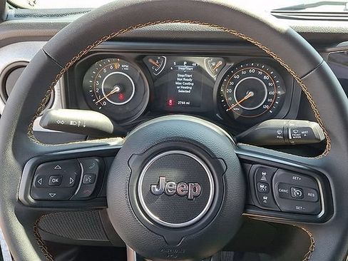 Used 2024 Jeep Gladiator Sport AWD/4WD image 21