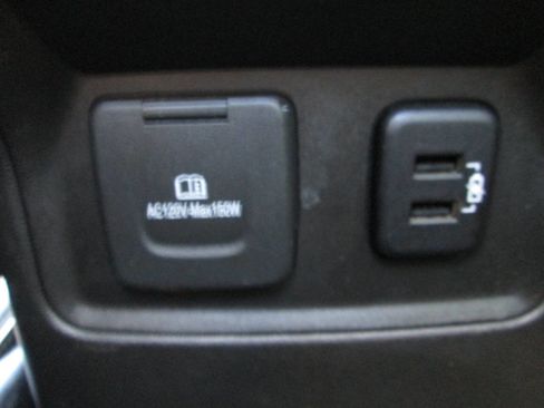 Used 2017 GMC Acadia Denali w/ Technology Package FWD image 37