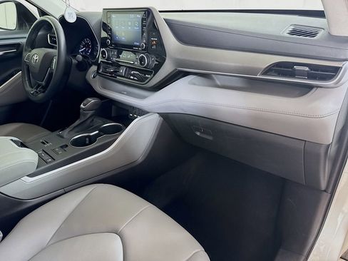 Used 2021 Toyota Highlander XLE image 36