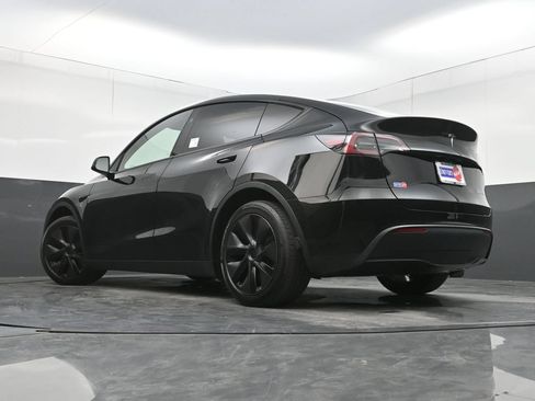 Used 2025 Tesla Model Y Long Range AWD/4WD image 25