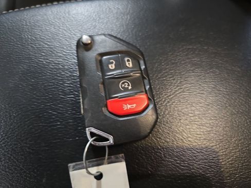 Used 2019 Jeep Wrangler Unlimited Sahara w/ Advanced Safety Group AWD/4WD image 37