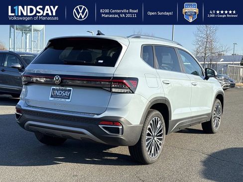 New 2026 Volkswagen Taos SE image 2