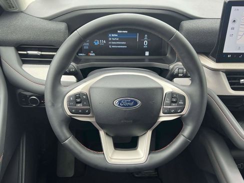 Used 2026 Ford Explorer Active AWD/4WD image 18