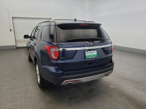 Used 2017 Ford Explorer XLT w/ Equipment Group 202A AWD/4WD image 6