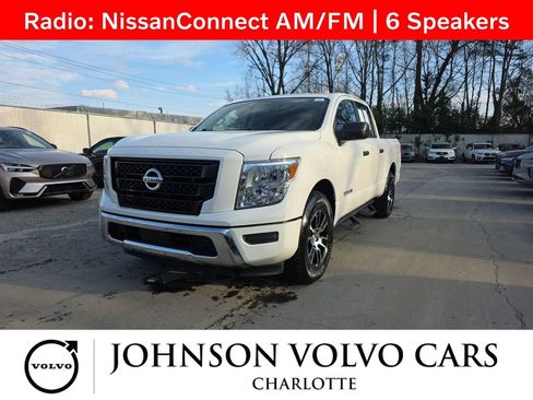 Used 2022 Nissan Titan SV image 1