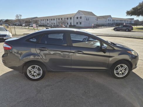 Used 2018 Ford Fiesta SE image 6