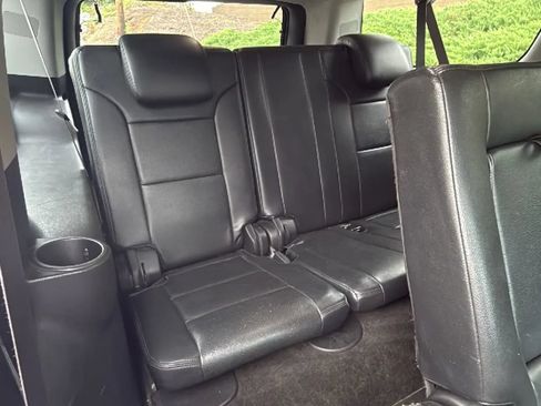 Used 2016 Chevrolet Suburban LS RWD image 31