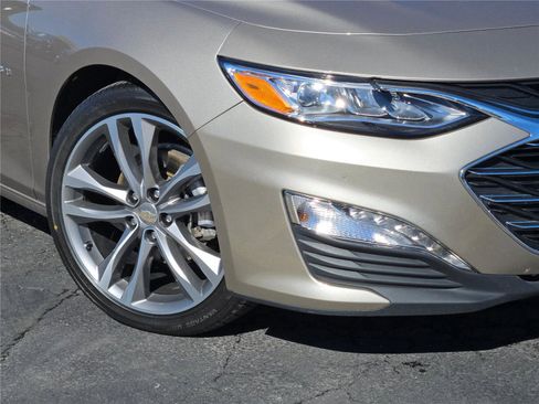 Used 2024 Chevrolet Malibu LT image 3