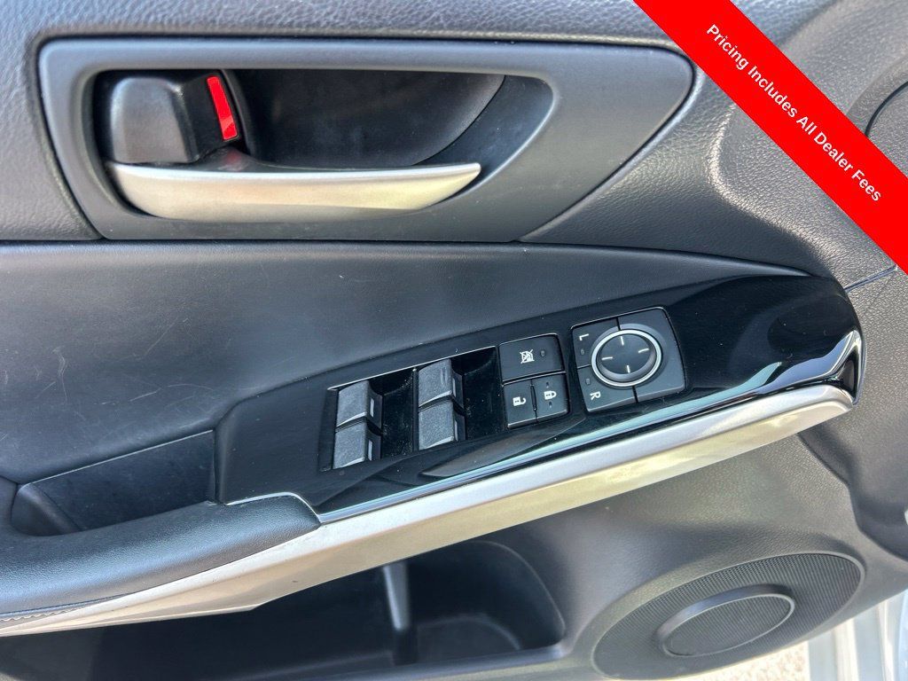 Used 2017 Lexus IS 200t w/ Premium Package RWD image 5