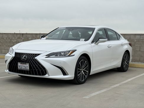 Certified 2023 Lexus ES 300h w/ Premium Package image 7