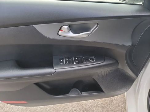 Used 2020 Kia Forte LXS FWD image 11