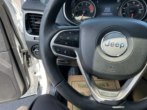 Used 2022 Jeep Cherokee Limited w/ Elite Package AWD/4WD image 17