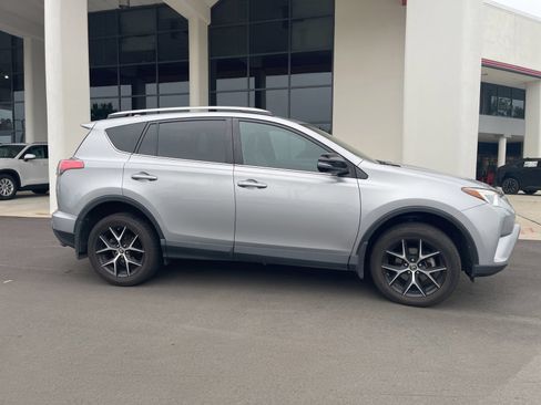 Used 2017 Toyota RAV4 SE AWD/4WD image 10