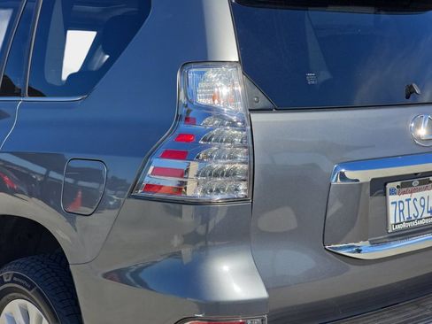 Used 2016 Lexus GX 460 w/ Premium Package AWD/4WD image 39