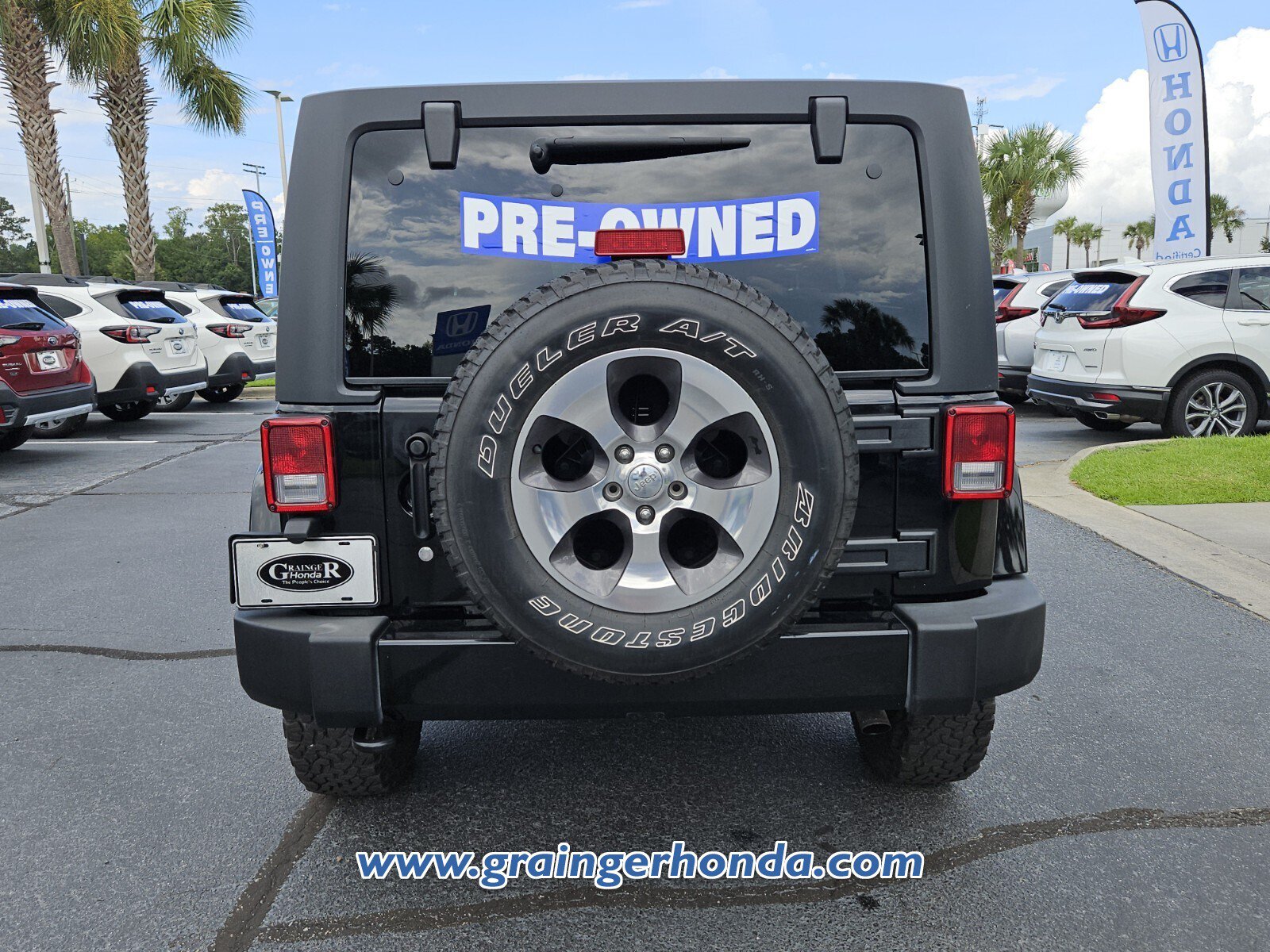 Used 2017 Jeep Wrangler Unlimited Sahara w/ Dual Top Group AWD/4WD image 4