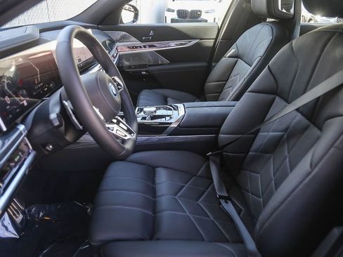 Used 2025 BMW i7 xDrive60 w/ Premium Package AWD/4WD image 14