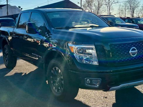 Used 2018 Nissan Titan PRO-4X w/ Pro-4x Convenience Package image 4