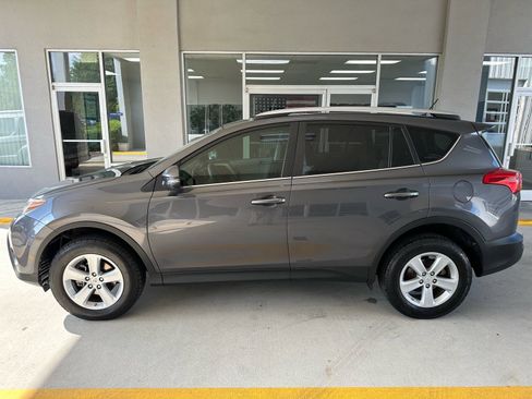 Used 2013 Toyota RAV4 XLE FWD image 3