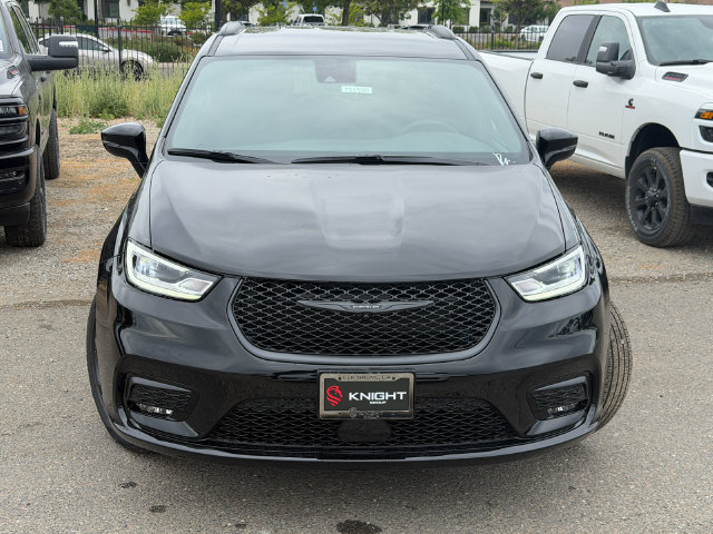 New 2026 Chrysler Pacifica Select AWD/4WD image 3