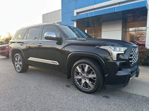 Used 2023 Toyota Sequoia Capstone image 3