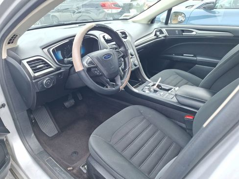 Used 2017 Ford Fusion SE FWD image 9