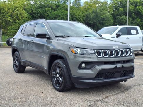 Used 2024 Jeep Compass Latitude AWD/4WD image 19