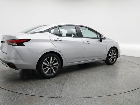 Used 2025 Nissan Versa SV image 9