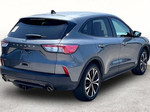 Used 2022 Ford Escape SE w/ SE Sport Appearance Package FWD image 2